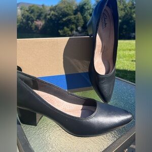 LIKE NEW Clarks Comfort Shoe 👠